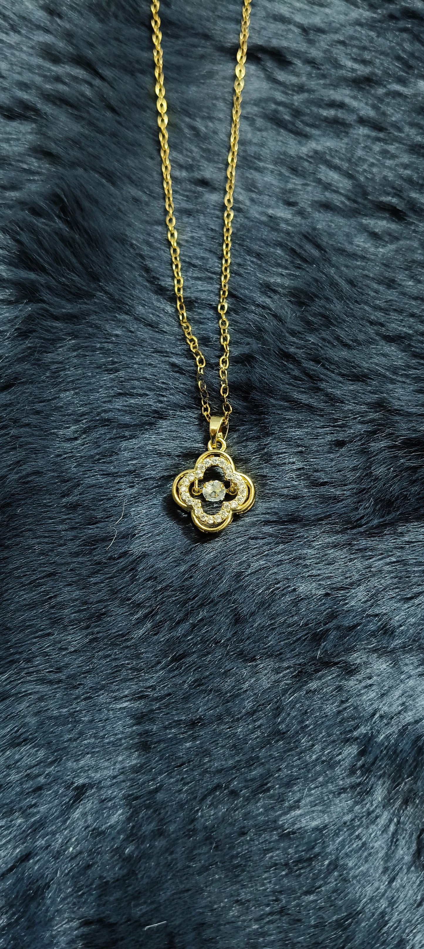 Gold Clover Pendant Necklace with Rhinestone