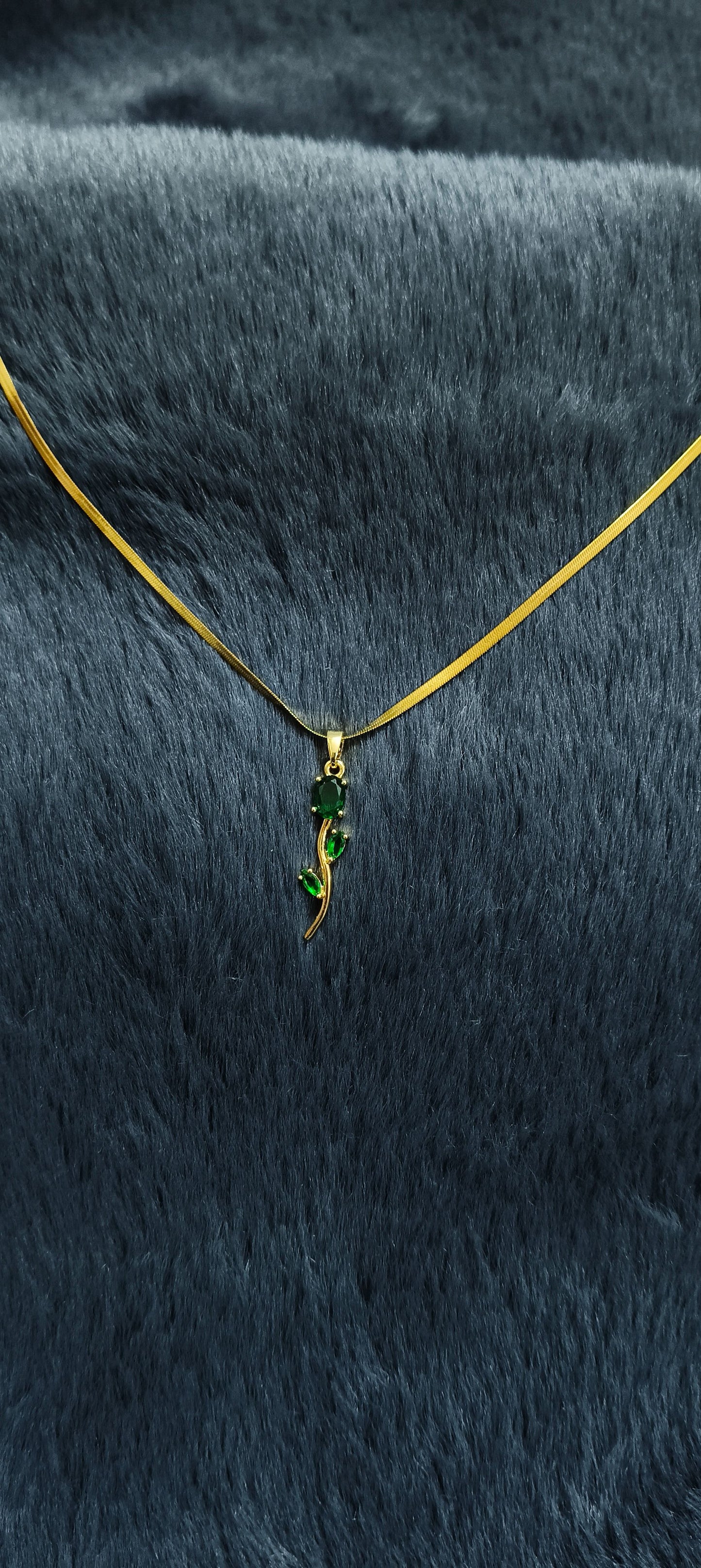 Exquisite Rose Pendant Necklace - Green