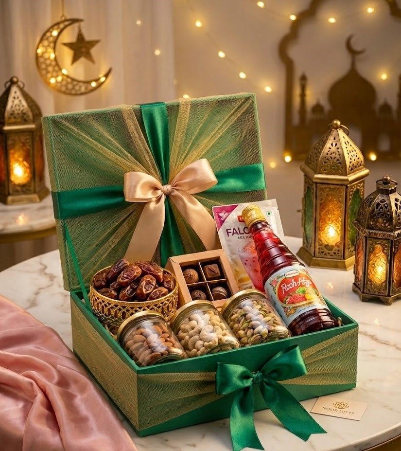 Festive Gourmet Gift Hamper - Dates, Nuts & Refreshments