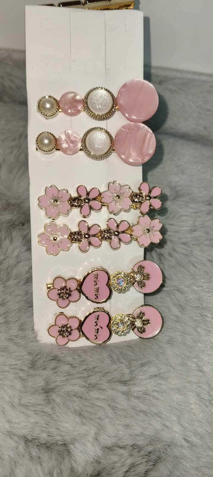 Hair clip by Happy Hampers, Mumbai